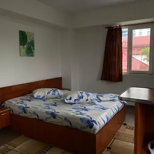 Quiet Garden Ground Floor Apartament Bucureşti